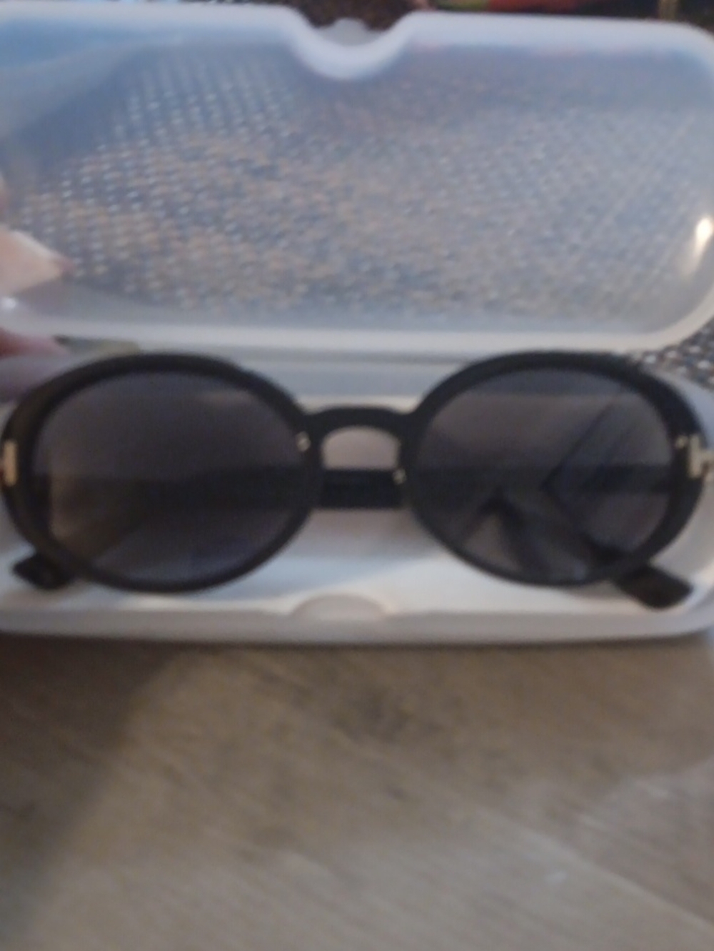 Black Round Women's Sunglasses - Classic Chic